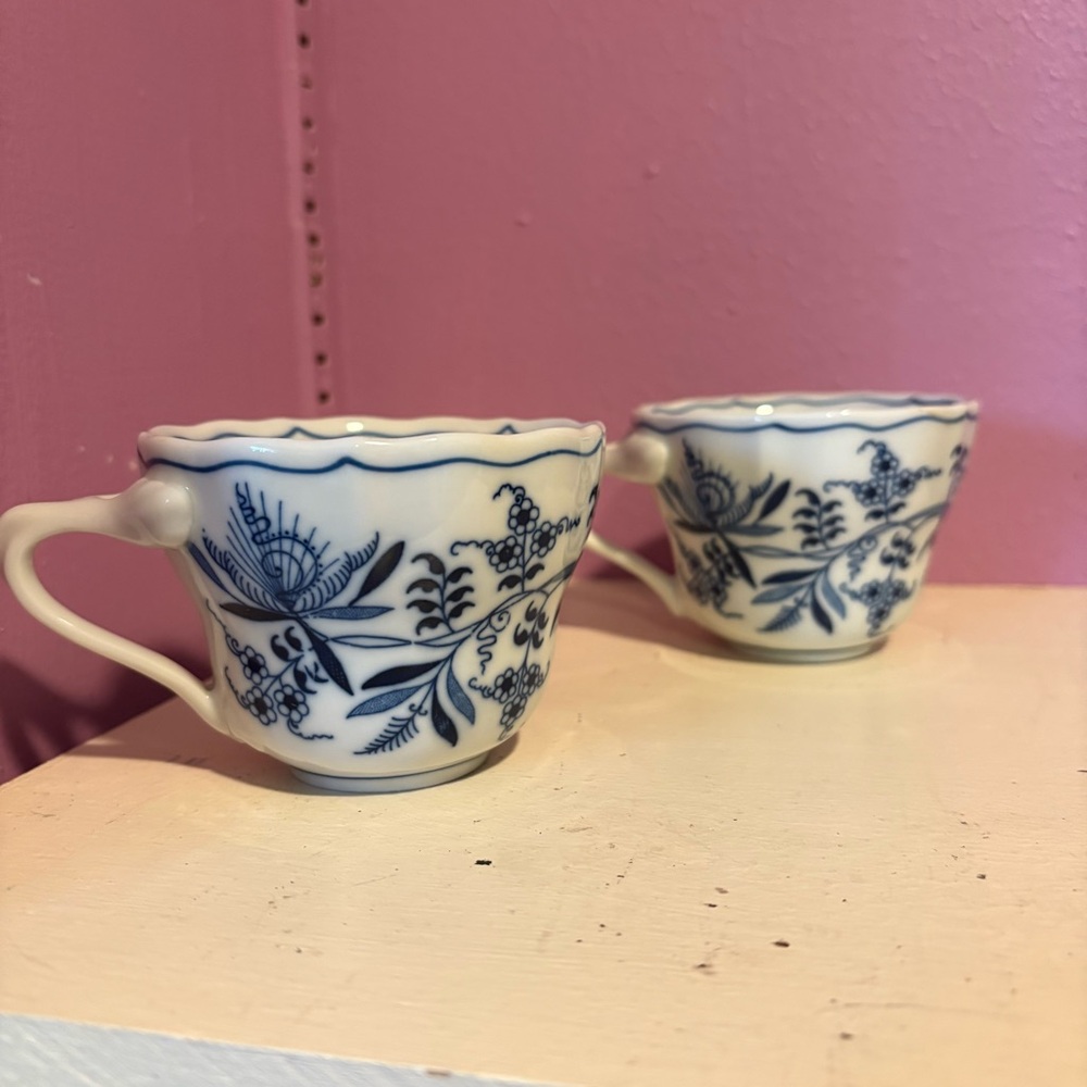 Set Two Blue Danube Teacups GUC Blue Onion Pattern 2p Collectible Dishes Vintage - Picture 2 of 7